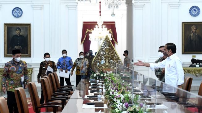 Terima Laporan Tahunan 2021 Ombudsman RI, Jokowi Minta Terus Bersinergi dengan Lembaga Negara, Kementerian dan Pemda