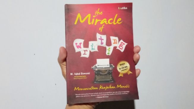 Mengintip Manfaat Menulis dalam Buku The Miracle of Writing