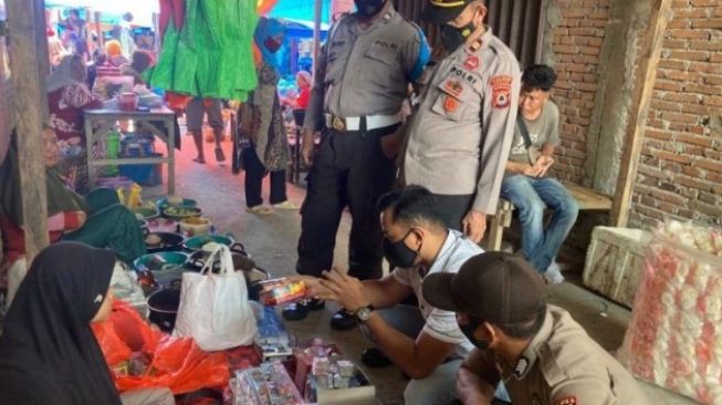 Polisi Sita Ratusan Petasan yang Dijual Bebas Selama Ramadhan di Kabupaten Pinrang