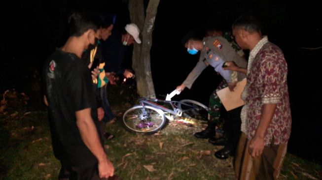 Malam Ramadhan, Apa yang Dilakukan Bapak-bapak di Lamongan Ini Bikin Gempar Sekampung