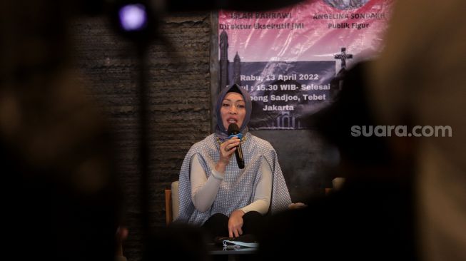 Nyanyi di MRT Bersama Teman-Teman Mantan Narapidana, Angelina Sondakh: Yang Penting Halal