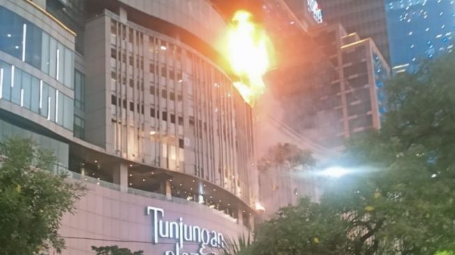 Inafis Polrestabes Surabaya Gelar Penyelidikan Kebakaran Tunjungan Plaza