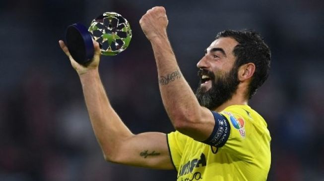 Bek Villarreal Raul Albiol menjadi man of the match usai laga perempat final Liga Champions UEFA, pertandingan sepak bola leg kedua FC Bayern Munich v FC Villarreal di Munich, Jerman selatan pada 12 April 2022. Christof STACHE/AFP