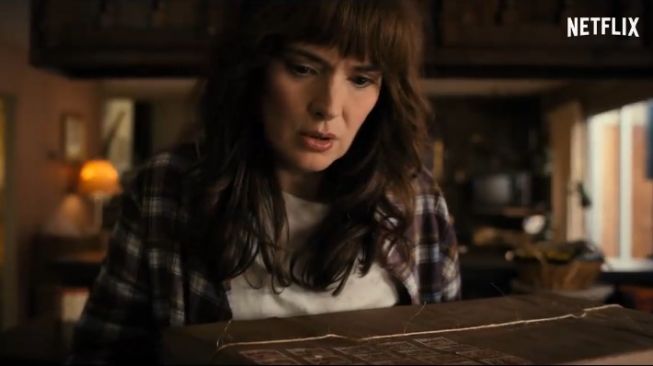 Winona Ryder di series Stranger Things 4. [Netflix]