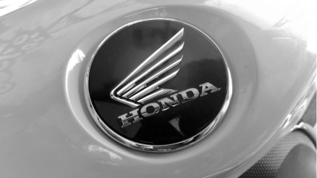 Ilustrasi logo Honda. (Unsplash/Hadi Yazdi Aznaveh)