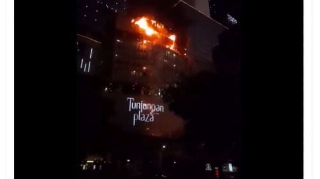 Heboh Beredar Video Tunjungan Plaza Surabaya Kebakaran