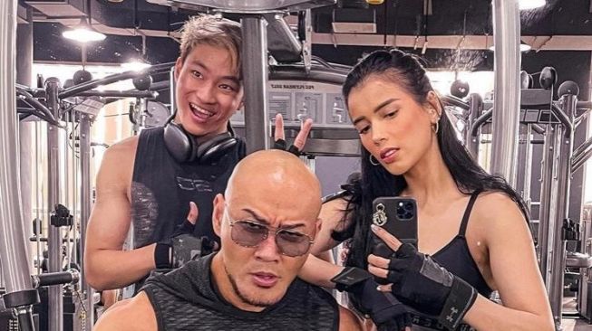 Momen kedekatan Azka Corbuzier dan Sabrina Chairunnisa. (Instagram)