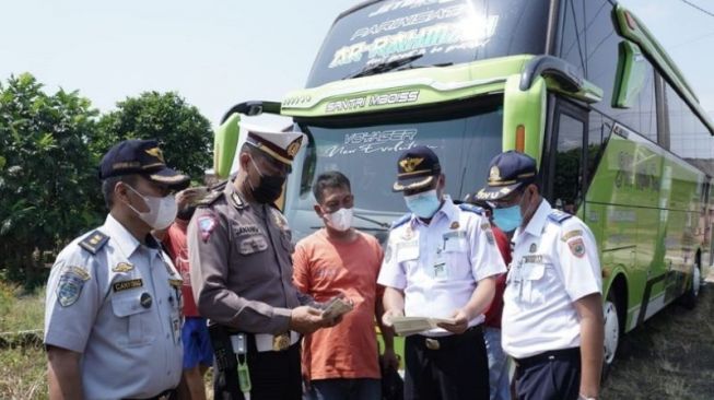 Pastikan Kelaikan Jalan Armada Bus Angkutan Lebaran 2022, Dishub Batang Lakukan Inspeksi