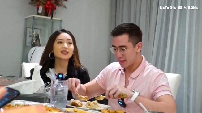 Momen Natasha Wilona Temani Verrell Bramasta Buka Puasa (YouTube Natasha Wilona)