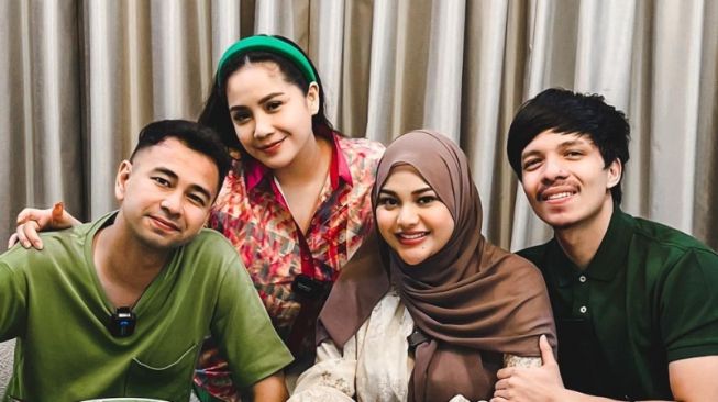 Raffi Ahmad-Nagita Slavina Sahur Bareng dengan Atta-Aurel, Pubik