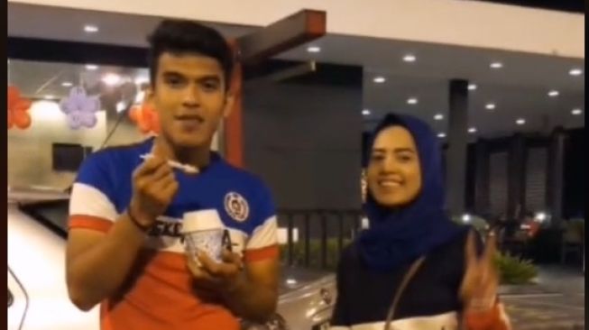 Plot Twist! Kisah Abang Angkat Anakku adalah Suamiku