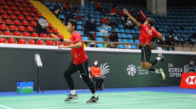 Pasangan ganda putra Indonesia, Bagas Maulana/Muhammad Shohibul Fikri harus terhenti di babak perempat final Korea Masters 2022, Jumat (15/4/2022). [PBSI]
