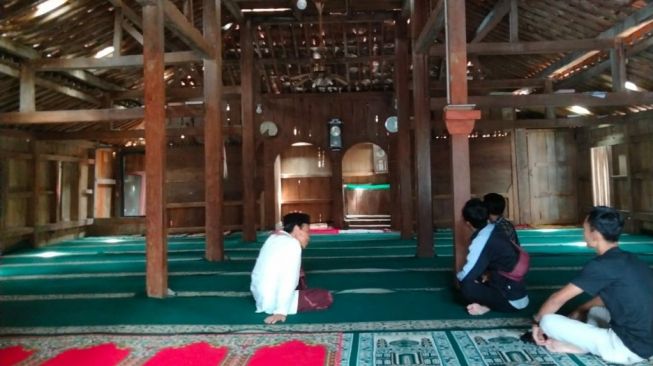 Kemegahan Masjid Baitul Arsy Gunung Karang, Sering Dikunjungi Ulama Kharismatik