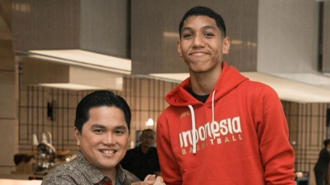 Tampil di NCAA, Derrick Michael Cetak Sejarah untuk Bola Basket Indonesia