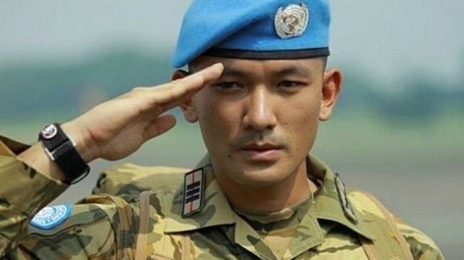 8 Potret Artis Gagah Pakai Seragam TNI, Siapa Paling Kece?