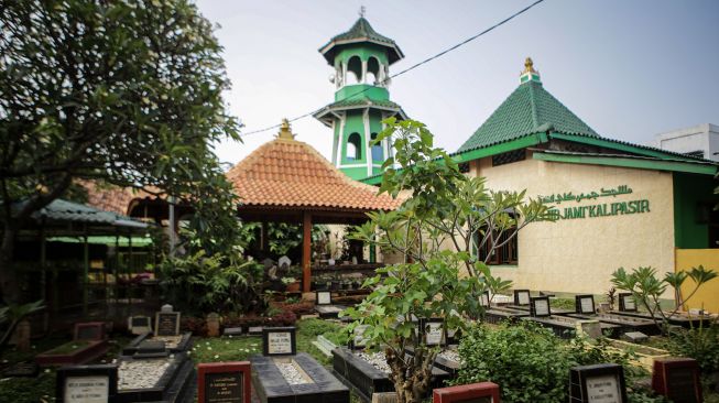 Suasana Masjid Kalipasir, Kota Tangerang, Banten, Kamis (14/4/2022). ANTARA FOTO/Fauzan
