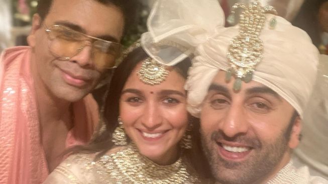 Potret Pernikahan Alia Bhatt dan Ranbir Kapoor (Instagram/@karanjohar)