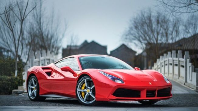 Pernah Dengar Mobil Mewah Jenis Ferrari? Cek Fakta Lengkapnya Disini Yuk!