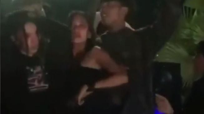 Geger Video Cowok - Cewek Pakai Baju Seksi dan Joget seperti Dugem untuk Bangunkan Warga Sahur