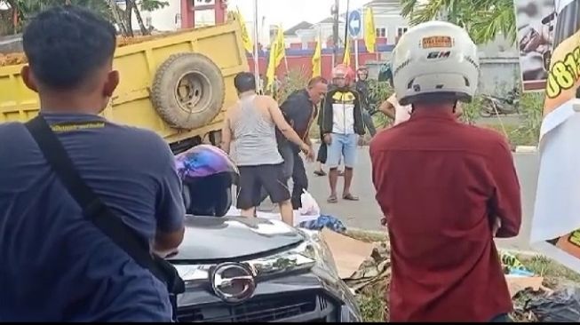 Sedang Bekerja, Dua Karyawan Pencucian Mobil di Kubu Raya Tewas Mengenaskan Diseruduk Truk Bermuatan Tanah