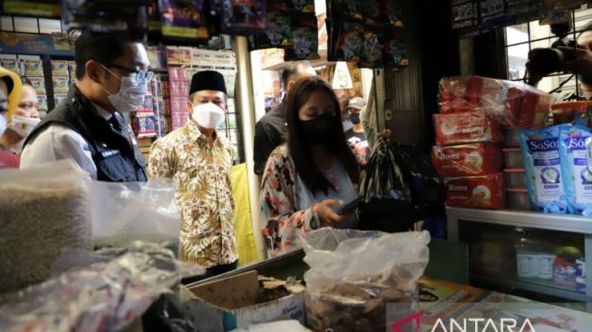 Punya Keunggulan Tersendiri, Bupati Bandung Harap Pasar Rakyat Mampu Bersaing dengan Pasar Tradisional