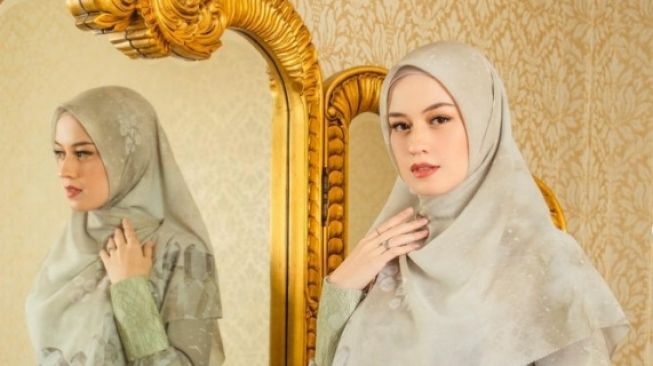 Tidak Kalah Cantik dari Laudya Cynthia Bella, 5 Potret Kimberly Ryder Berhijab