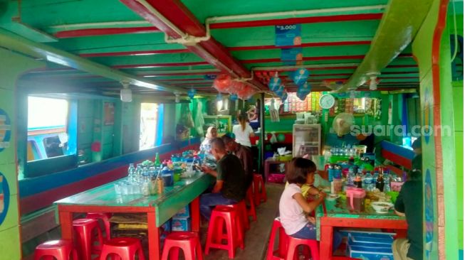 Sensasi Warung Apung di Palembang, Berbuka Puasa Ditemani Suasana Sungai Musi