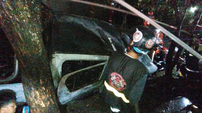 Sopir dan Penumpang Mobil Triton Penabrak Bangunan di Jalan AWS Samarinda Ditangkap