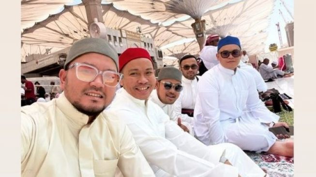 Momen Umrah Gilang Juragan 99. (Instagram/@juragan_99)