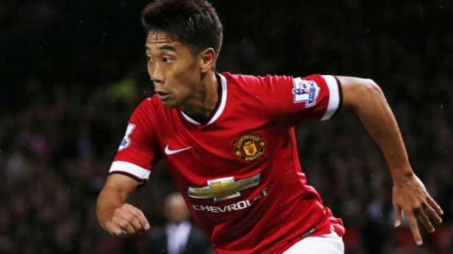 Shinji Kagawa saat membela Manchester United. [Reuters/Andrew Yates]