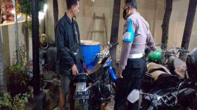 Bleyer-bleyer Knalpot Brong di Gresik, Pemuda Tuban Diangkut Polisi, Warga: Kapok Kon, Gawe Kisruh Ae..!