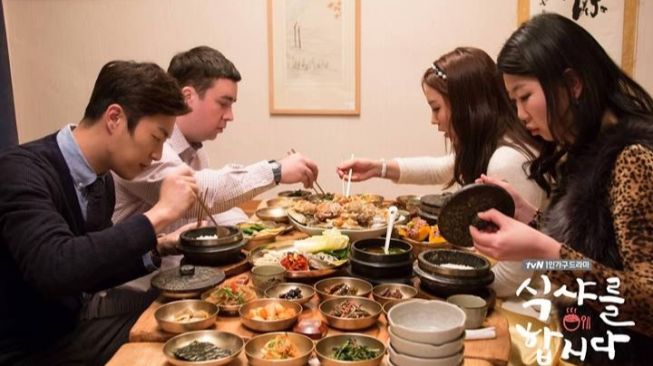 9 Table Manners Korea Selatan yang Harus Kamu Ketahui