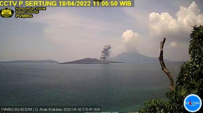 Gunung Anak Krakatau Meletus, Warga Dilarang Mendekat Dalam Radius 2 KM