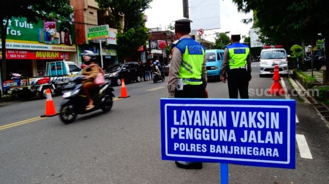 Persiapan Arus Mudik, Polres Banjarnegara Cegat Pengendara di Jalan untuk Vaksin