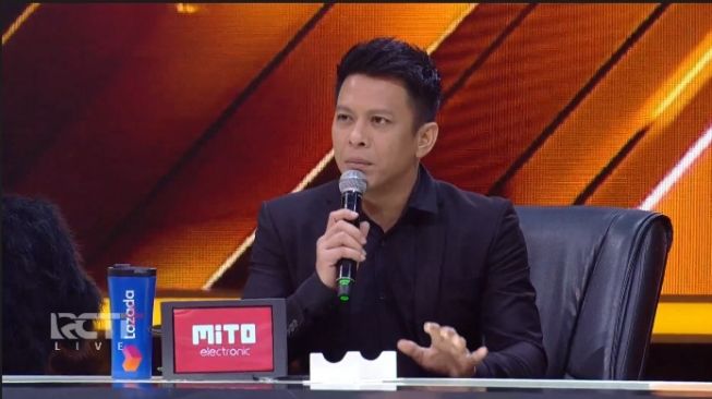 Ariel NOAH saat menjadi juri di ajang X Factor Indonesia. [RCTI+]