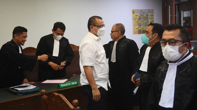 Terdakwa kasus dugaan penistaan agama Ferdinand Hutahaean menjalani sidang pembacaan vonis di PN Jakarta Pusat, Jakarta, Selasa (19/4/2022). ANTARA FOTO/Akbar Nugroho Gumay