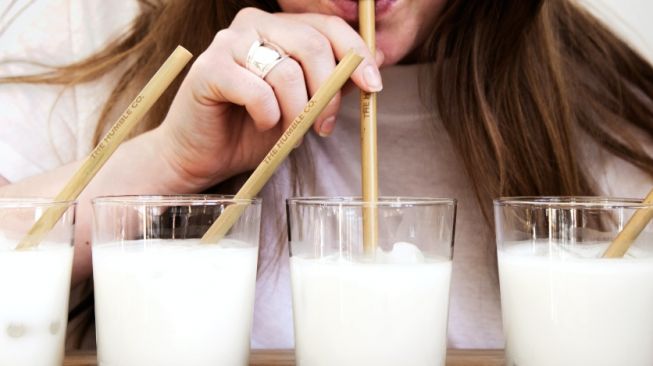 Bisa Sebabkan Penyakit Jantung, Berikut 5 Dampak Minum Susu Terlalu Banyak