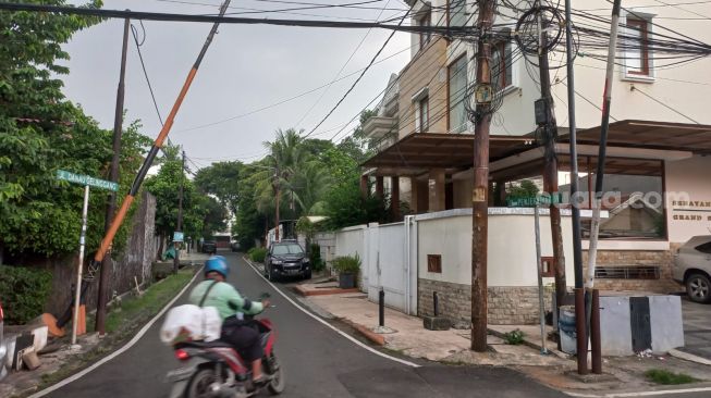 Lokasi ibu-ibu penjual sayuran saat dijambret pelaku modus pura-pura menjadi pembeli di Pejompongan, Tanah Abang, Jakarta Pusat. (Suara.com/Yaumal)