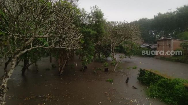 Malang Kota Banjir, Kompleks Makam Terendam