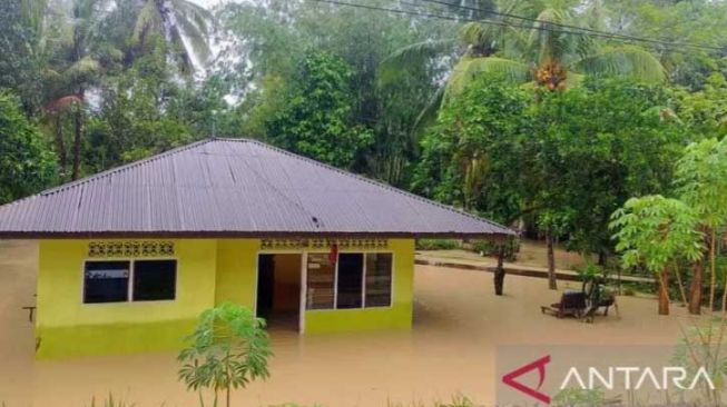 Sungai Meluap Rendam Rumah di Kuansing, PETI Jadi Salah Satu Penyebabnya