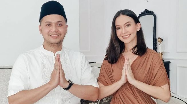 Karina Nadila dan suami, Rangga Prihartanto. [Instagram]