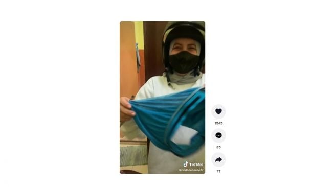 Celana dalam tersangkut di helm. [TIkTok]