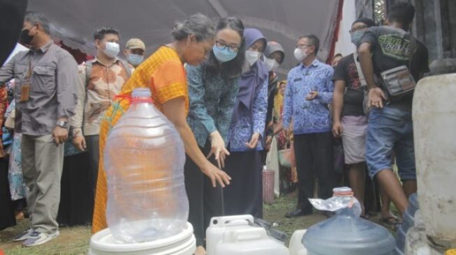 Pemkab Kediri dan TP PKK Gelontorkan Minyak Goreng Sesuai HET di Lima Titik