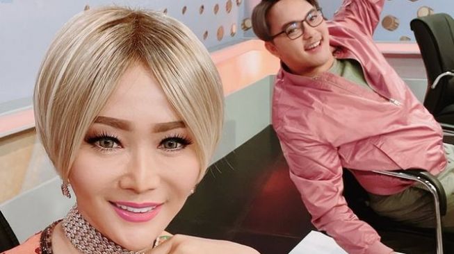 Potret Inul Daratista Berambut Pendek dan Blonde (Instagram/inul.d)