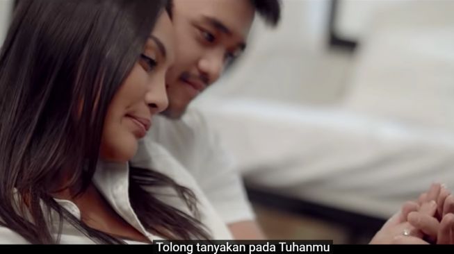  Lagu Indonesia tentang cinta beda agama (YouTube/Holywings Music)