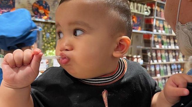 Bayi Artis Paling Anteng Bikin Makin Gemas (Instagram/zaskiasungkar15)