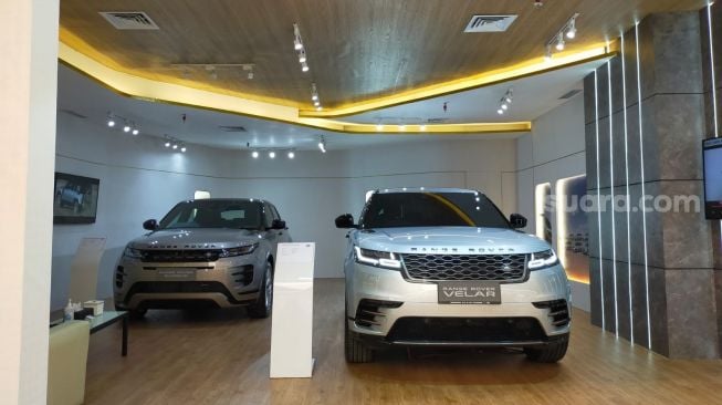 The Best 5 Oto:  Pop-up Display Land Rover Indonesia, Baterai Mercedes EQS Buatan Amerika, Honda Brio Tampil Baru