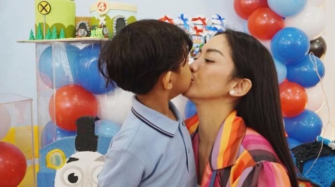 Momen Ririn Dwi Ariyanti Rayakan Ultah Anak (instagram/@ririndwiariyanti)