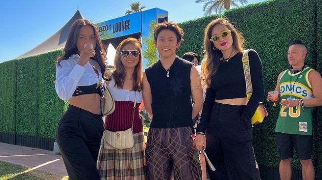 Potret Artis Indonesia Nonton Coachella 2022 (Instagram/lunamaya)