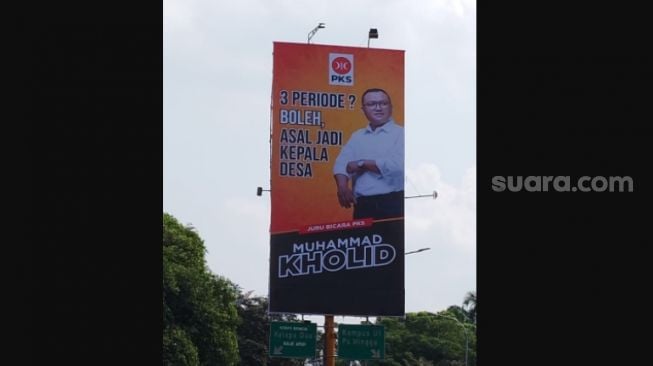 Kocak! Jubir PKS Pasang Billboard Raksasa Di Depok: 3 Periode Boleh, Asal Jadi Kepala Desa